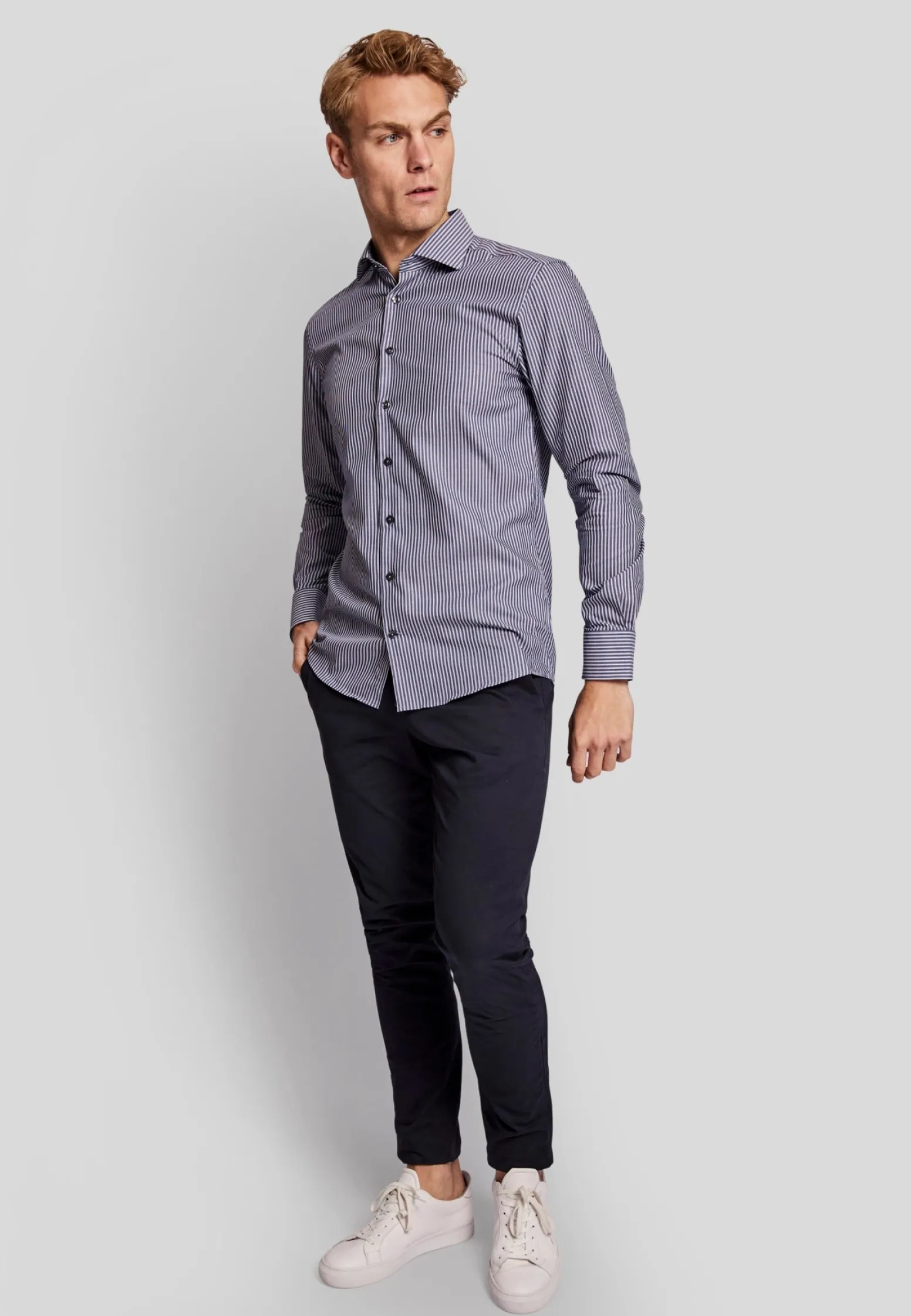 bs_jenner_slim_fit_skjort_2.webp BS Jenner slim fit Skjorta - Dark Blue/White