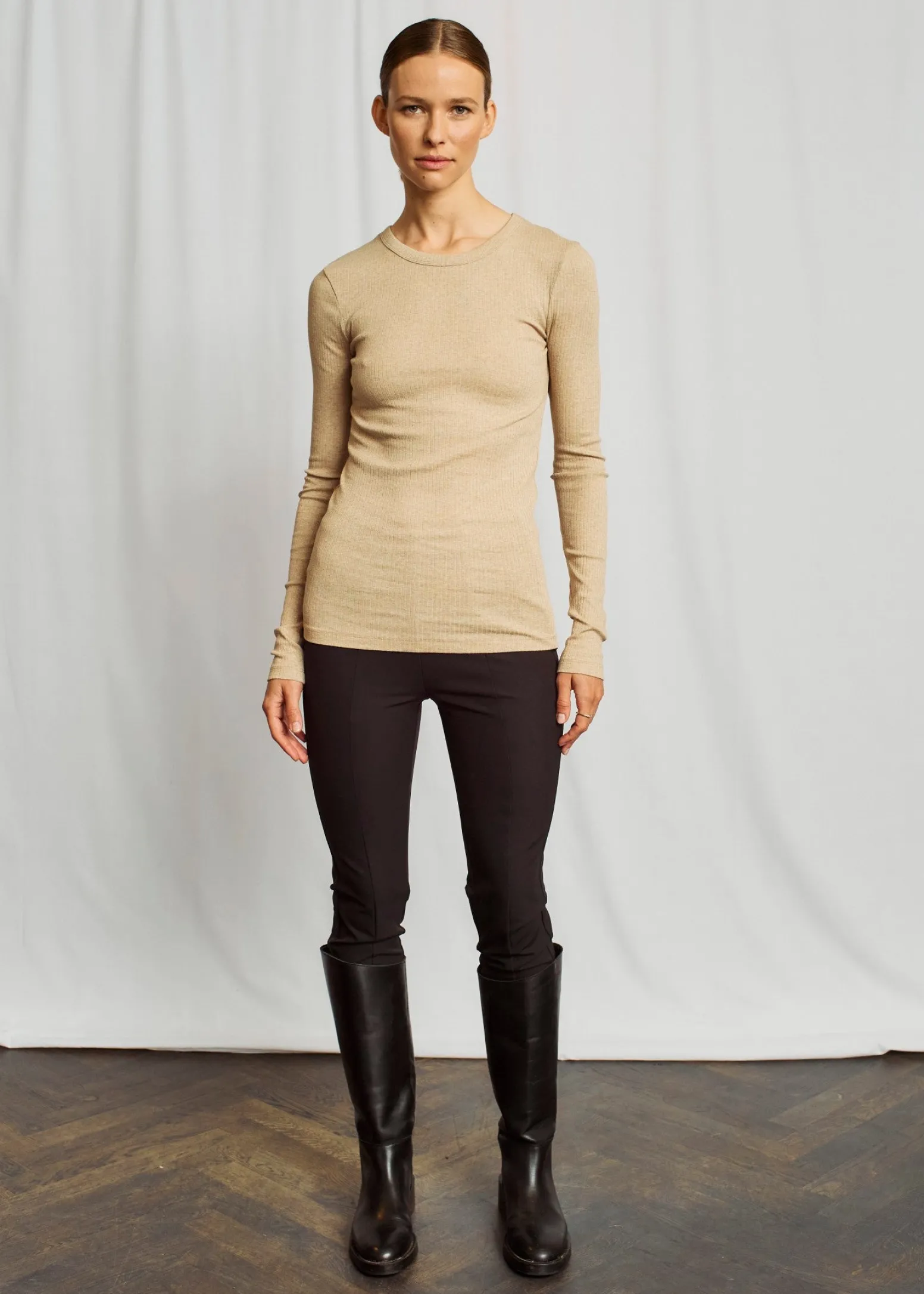 bs_margrethe_lngrmad_tshi_1.webp BS Margrethe Långärmad T-Shirt - Sand